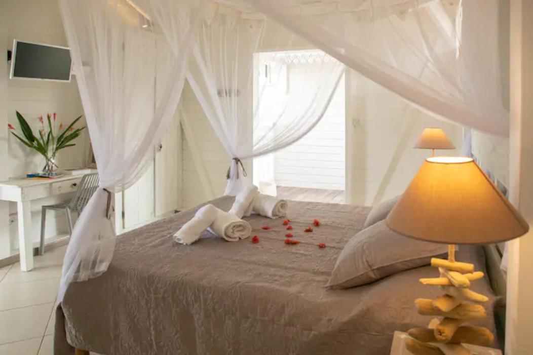Bungalow Vanille Pacane - Vue Mer Avec Spa Prive Les Trois-Ilets Eksteriør bilde